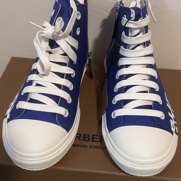 NWT Burberry Sneakers size 35 - Picture 2 of 4